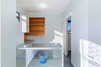 Versatile commercial unit in established Five Crossroads 