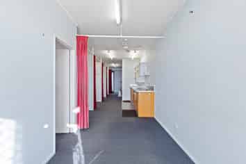 Versatile commercial unit in established Five Crossroads 