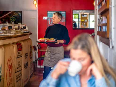 Café with loyal trade and growth potential