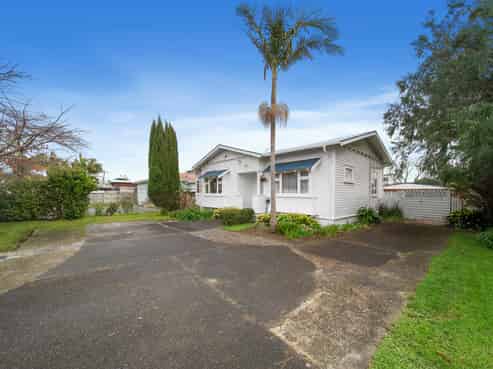 317 Massey Road, Mangere East