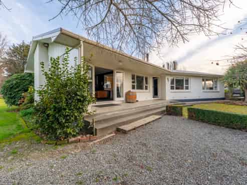 889 Pleasant Point Highway, Levels