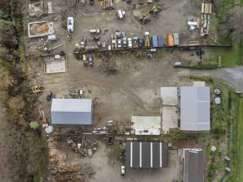 Industrial site with sheds for vacant possession