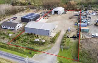 Industrial site with sheds for vacant possession