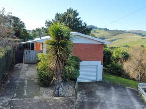 17 Duckworth Street, Andersons Bay