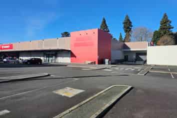 PRIME LFR OPPORTUNITY ON CAMERON ROAD
