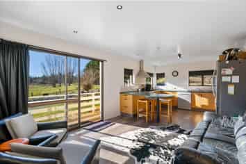 16 Waipuna Road, Springvale