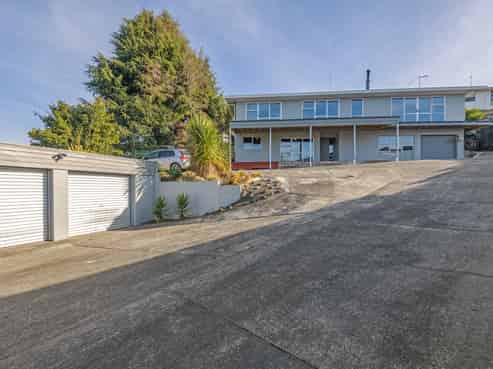 16 Dalzien Place, Feilding
