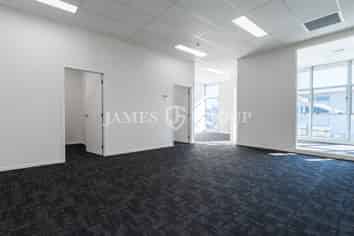 BRIGHT MODERN OFFICE IN PENROSE