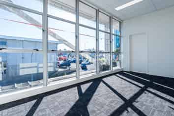 BRIGHT MODERN OFFICE IN PENROSE