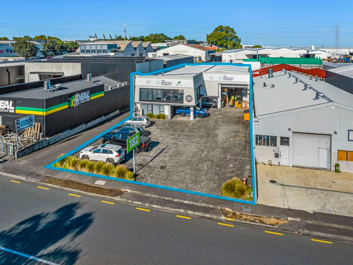 Versatile 667m² Facility in the Heart of Penrose
