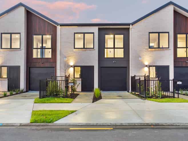 13-17 Paretaiuru Crescent, Papakura