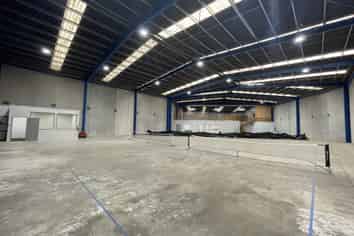 High-Stud Warehouse in Takanini | AVAILABLE NOW