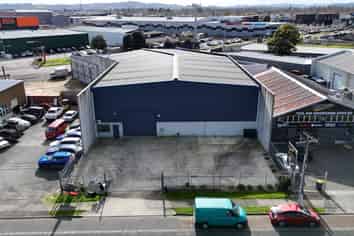 High-Stud Warehouse in Takanini | AVAILABLE NOW
