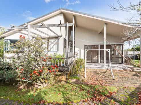59 Coldham Crescent, Saint Johns