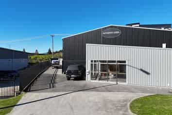 Owner occupier industrial building opportunity