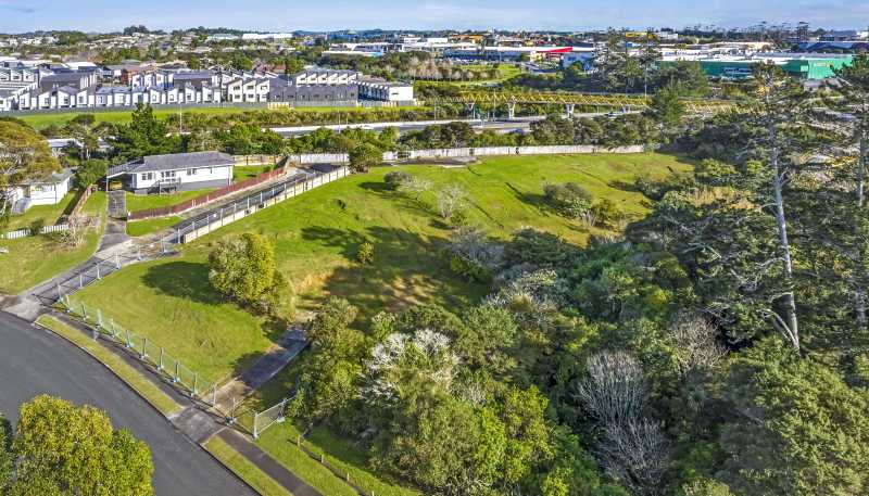 5, 7, 9, 11 and 13 Holmes Drive, West Harbour