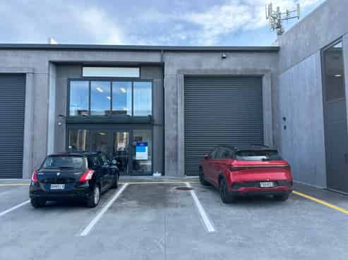 Near new warehouse/showroom