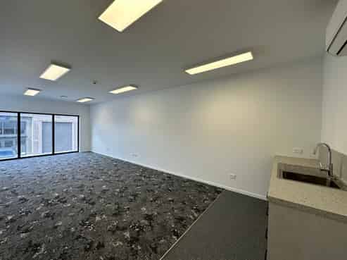 Near new warehouse/showroom