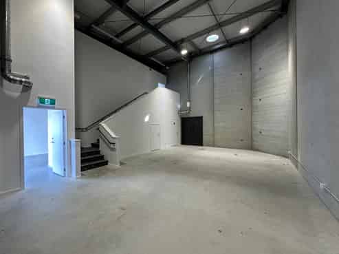 Near new warehouse/showroom