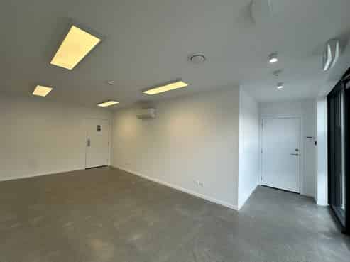 Near new warehouse/showroom