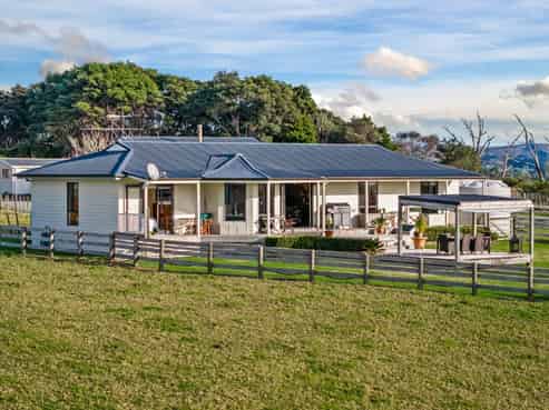 818 Horseshoe Bush Road, Waitoki