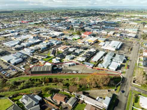 Modern workshop and large secure yard for lease