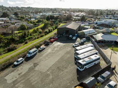 Modern workshop and large secure yard for lease