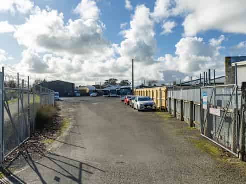 Modern workshop and large secure yard for lease