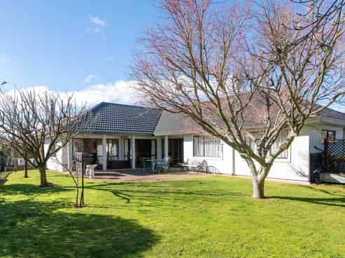 11 Kahurangi Drive, Lynmore