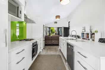 2/4 Shakespeare Avenue, Enderley