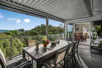 22 Ngaumatau Road, Eastbourne