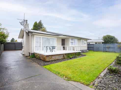 6 Colstone Street, Glenview