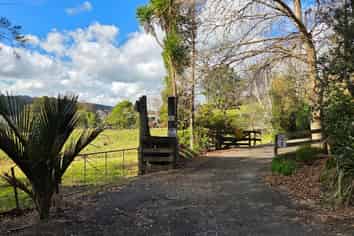 2 Long Road, Waitakere