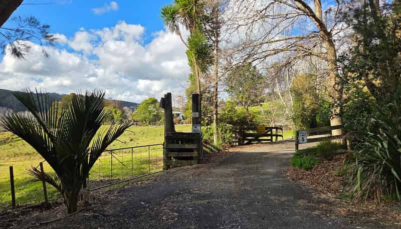 2 Long Road, Waitakere