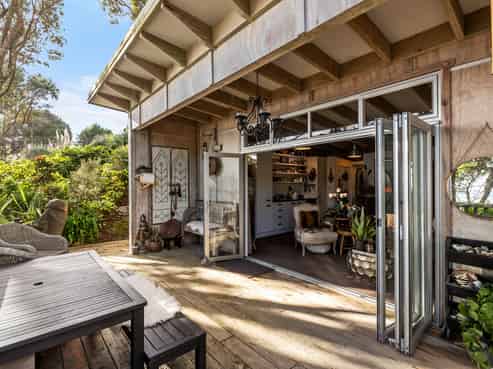 Cabin 47/30 Beach Road, Waiiti