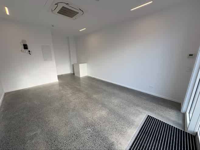 High exposure Waterview retail space