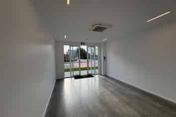 High exposure Waterview retail space