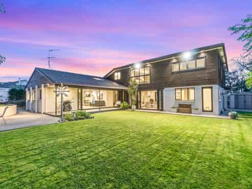 8A The Drive, Epsom