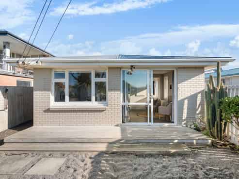 521 Marine Parade, South New Brighton