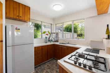 122 Whangaparaoa Road, Red Beach