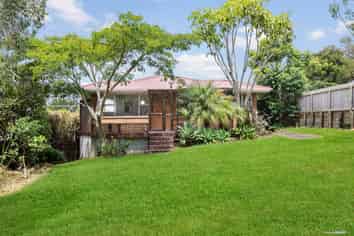122 Whangaparaoa Road, Red Beach