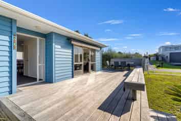 100 The Tee, Matarangi