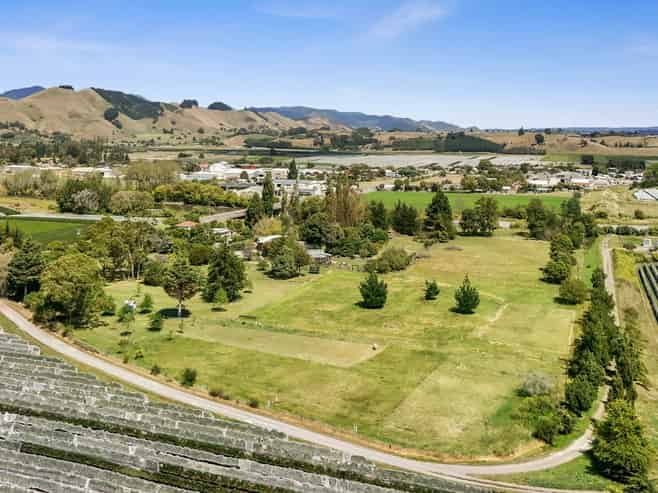 48 Lightband  Road, Brightwater