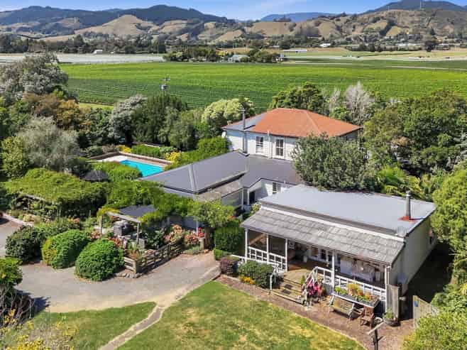 48 Lightband  Road, Brightwater