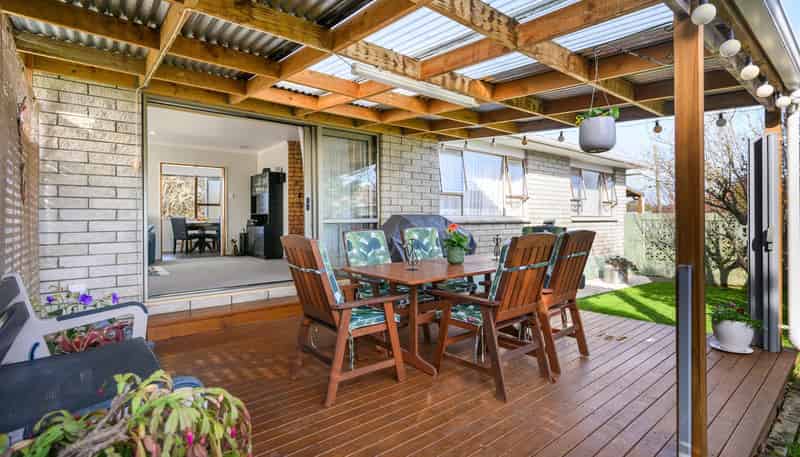  21 Flower Street, Bulls