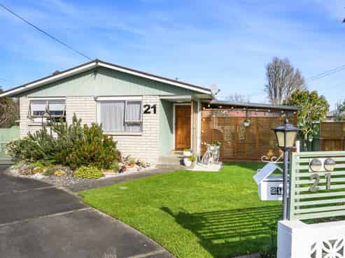  21 Flower Street, Bulls