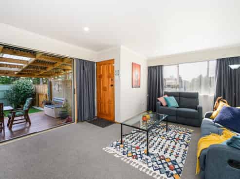  21 Flower Street, Bulls