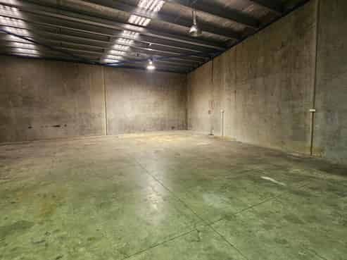 Cheap Rent! Corner Unit + Yard / Available Now