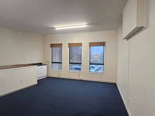 Cheap Rent! Corner Unit + Yard / Available Now