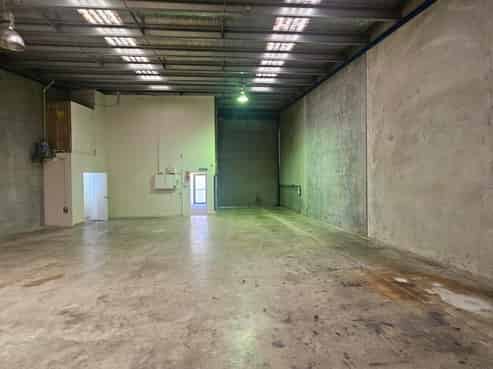 Cheap Rent! Corner Unit + Yard / Available Now